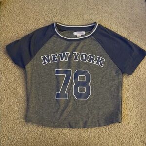 New York crop‎ top